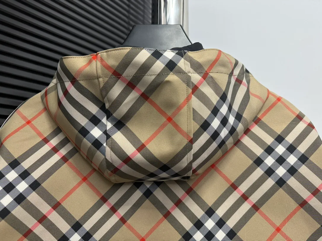 【Burberry】BBR 、 、 、 ， Breathable 、 ； Wear-Resistant . 。 、 ， ， 、 。 、 ， ： ， Classic ， ➕ ， “ ” ， ， 。 Size：S M L XL